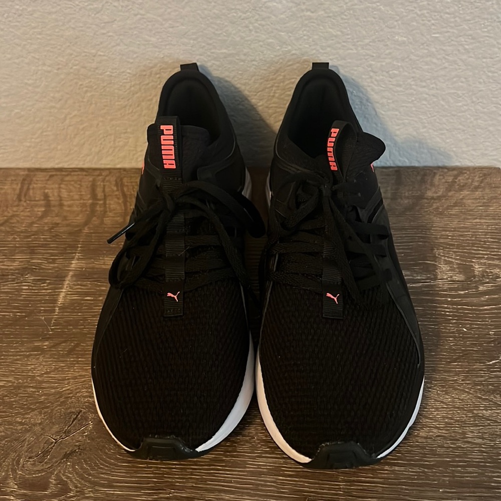 Women’s Puma Tennis Shoes